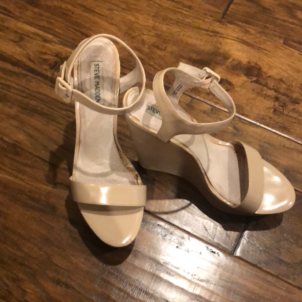Steve Madden nude wedges